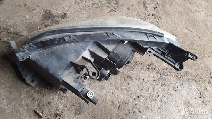 Фара правая Тойота рав4 30 кузов