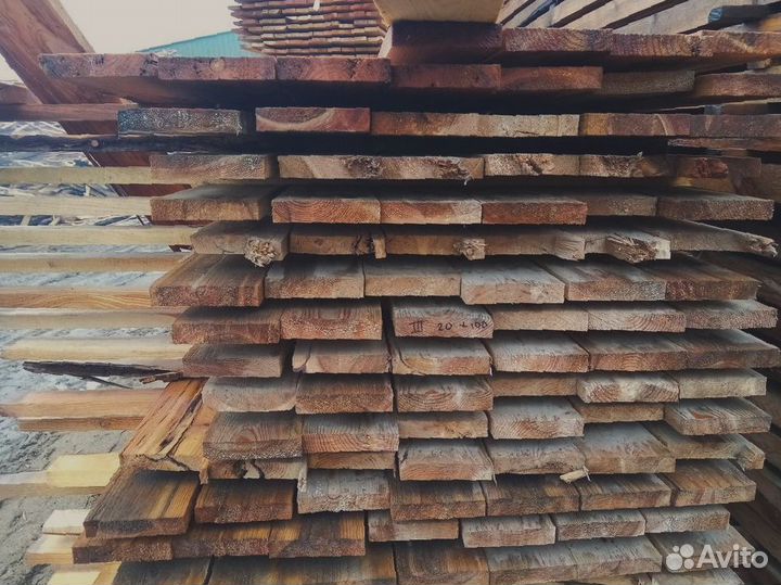 Доски из сосны, прочные и надежные материалы для с