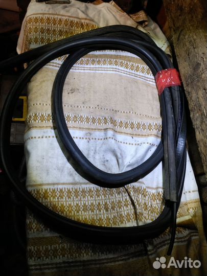 Уплотнитель передней левой двери blazer S15