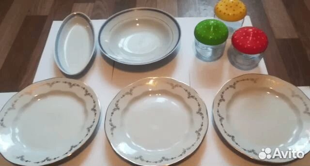 Посуда (тарелки, селёдочница,графин)