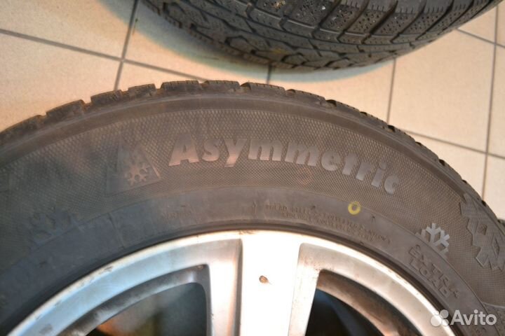 Kumho I'Zen RV Asymmetric 235/65 R17 108H