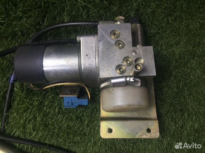 Амортизатор крышки багажника Bmw 7 E65 N62B44A