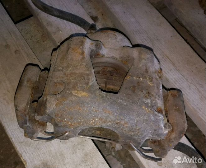 Суппорт правый / левый Kia Clarus