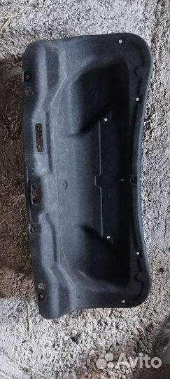 Обшивка крышки багажника Nissan Skyline v35