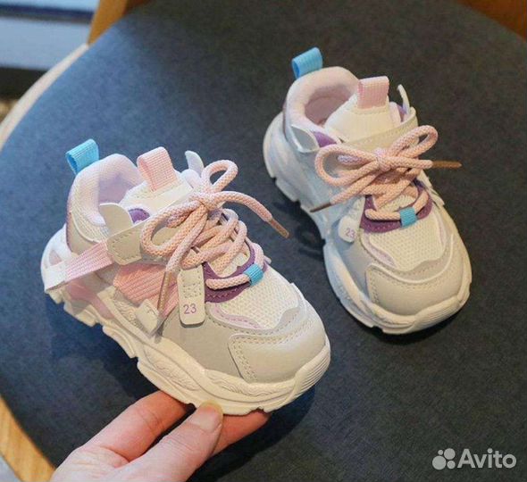 Кроссовки для девочки новые