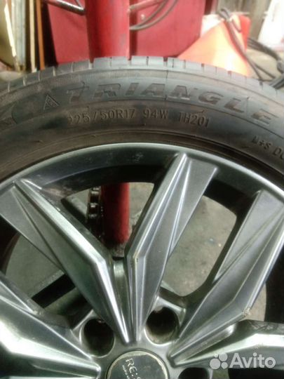 Advance AR210 225/50 R17