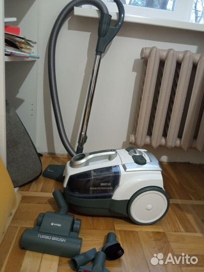 Пылесос с аквафильтром Vitek