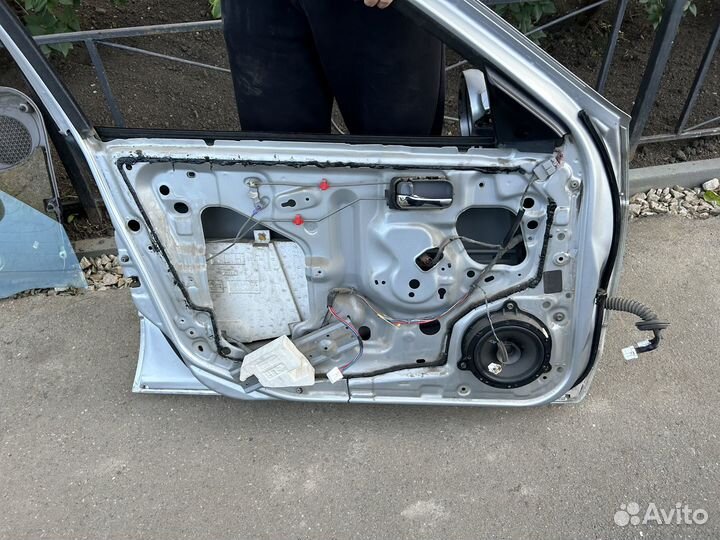 Передняя левая дверь Ниссан sunny (кузов FB 15)