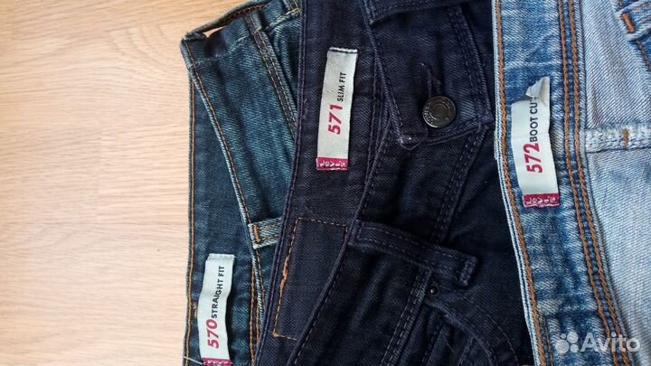 Джинсы Levi's 27 р