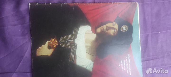 Книги, открытки, значки, марки, монеты