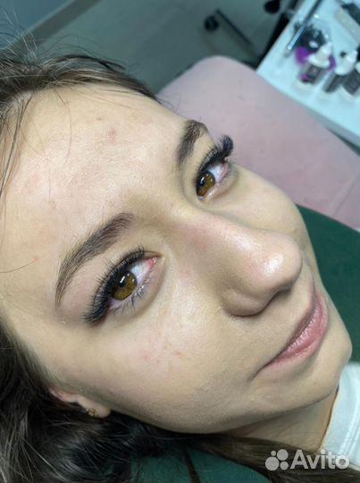 Наращивание ресниц и окрашивание бровей