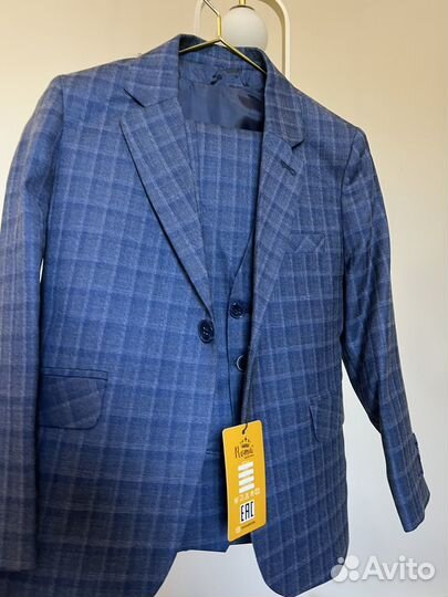 Костюм новый тройка (брюки, жилет, пиджак)