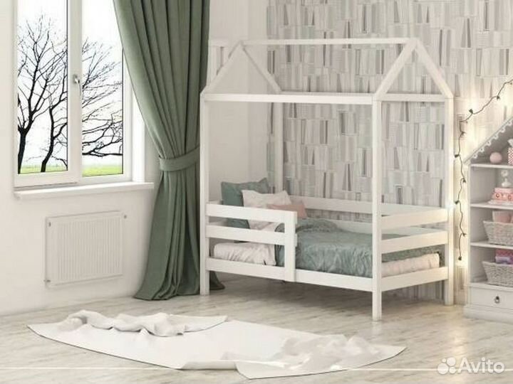 Кроватка из натурального дерева домик от 2х лет с