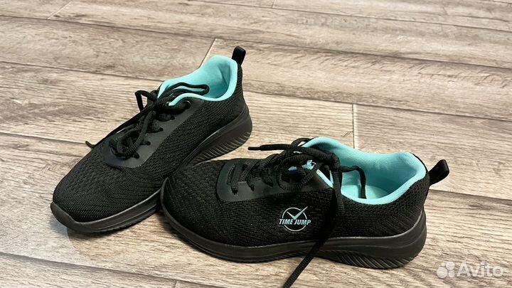 Кроссовки женские 37