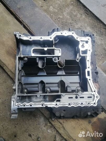 Промежуточный поддон Audi А6С6 2.4 BDW 06E103603G