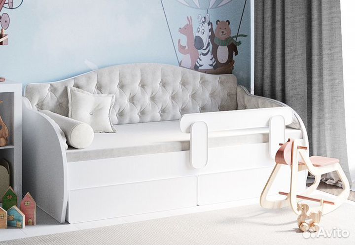 Детская кровать с мягкой спинкой