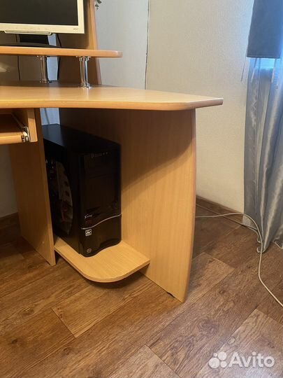 Компьютерный стол