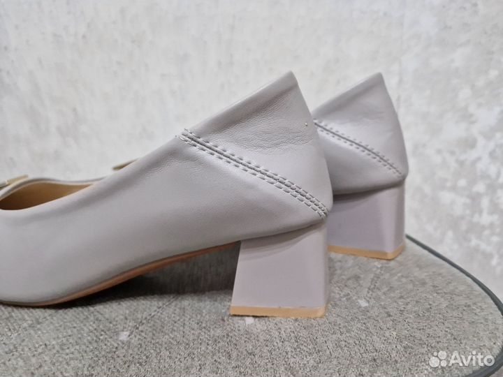 Модные женские туфли на среднем каблуке 4см