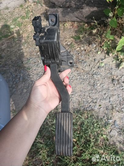 Педаль газа Митсубиси colt