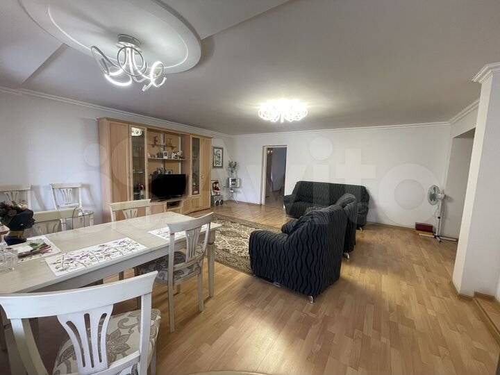 3-к. квартира, 90 м², 3/5 эт.