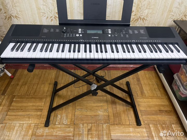 Почти новый Синтезатор yamaha psr ew310
