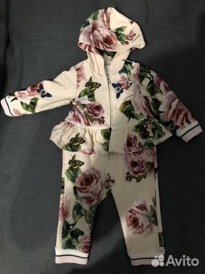 Костюм из джоггеров и кардигана Dolce Gabbana