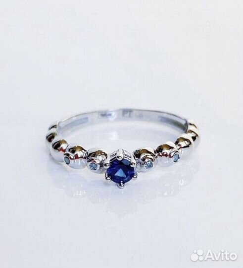 Кольцо из платины с изумрудами