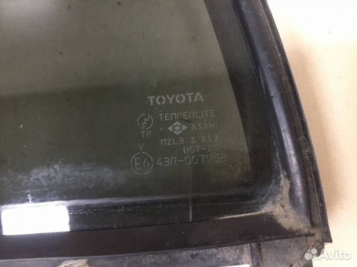 Стекло двери задней левой форточка Toyota Corolla