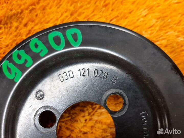 Шкив помпы Audi A3 8P caxc 2009