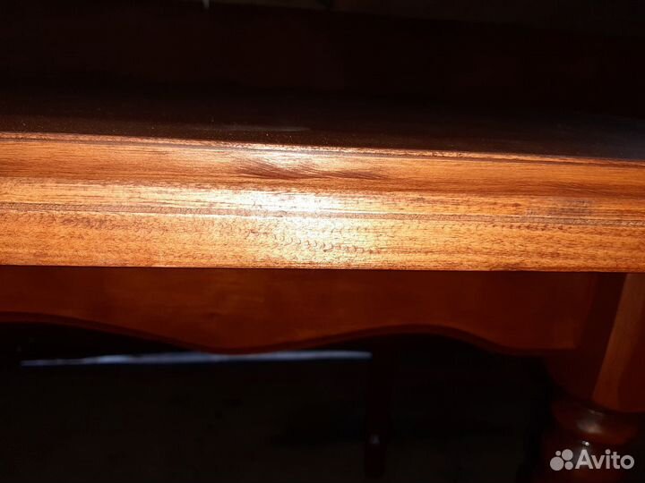 Стол обеденный