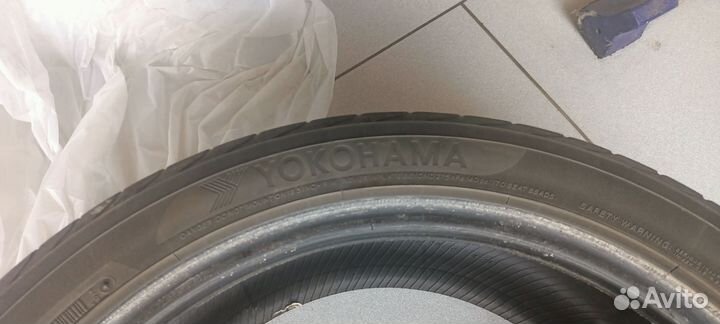 Yokohama Advan Sport V105 275/35 R19