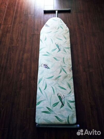 Гладильная доска в хорошем состоянии устойчивая