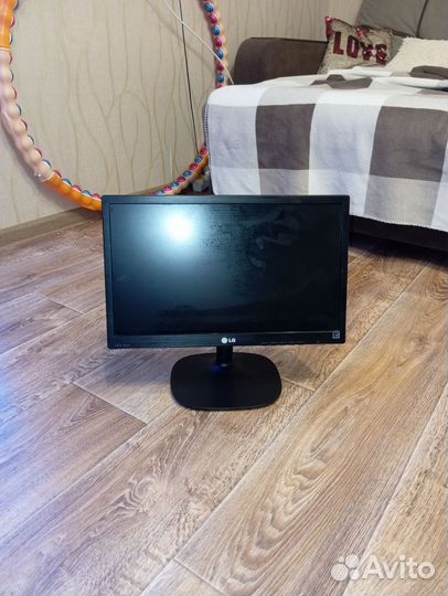 Монитор LG LED 19М35