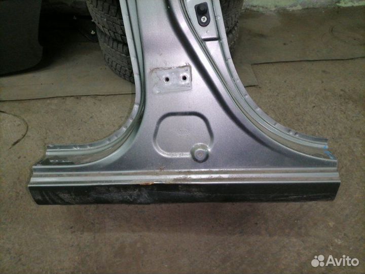 Стойка кузова центральная правая Kia Rio JB G4EE