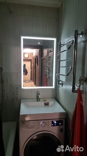 Шкафчик с зеркалом в ванную