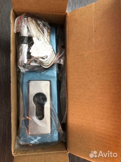 Фурнитура для стеклянных дверей Титан