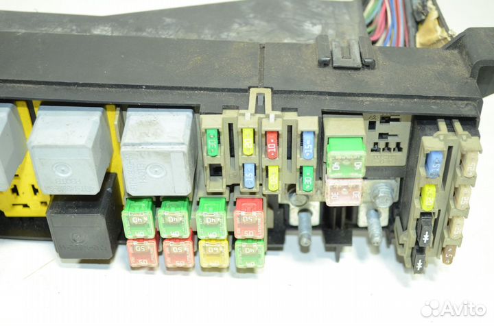 Блок предохранителей салонный Ford Escape 1 2.3