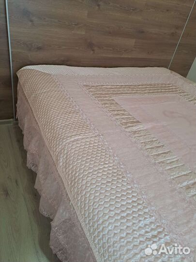 Покрывало на кровать новое