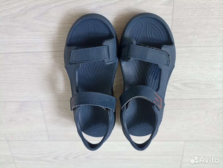 Сандалии crocs j2