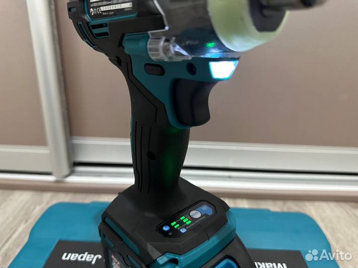 Аккумуляторный гайковерт Makita 300 Нм