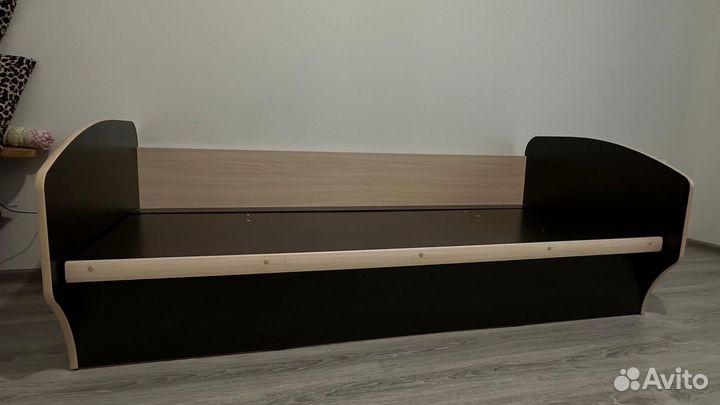 Кровать с матрасом 20090