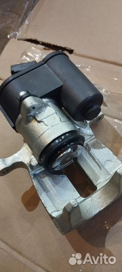 Суппорт тормозной задний правый Audi Q3