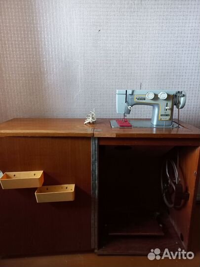 Швейная машина Чайка