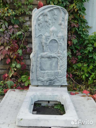 Памятники из архитектурного бетона