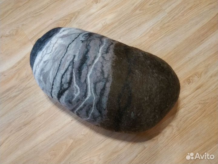 Декоративная подушка-камень