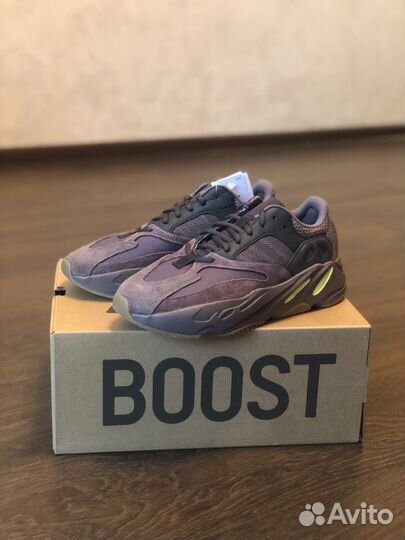 Adidas 700 outlet kiwi