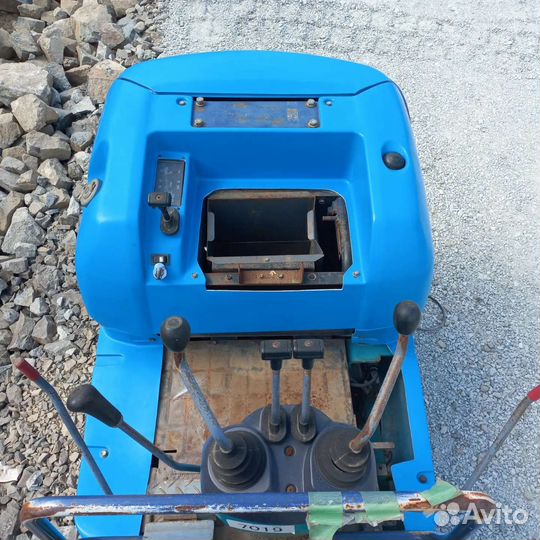 Щитки на мини-экскаватор Komatsu PC12R/PC15R