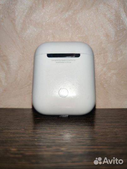 Apple AirPods (2го поколения)