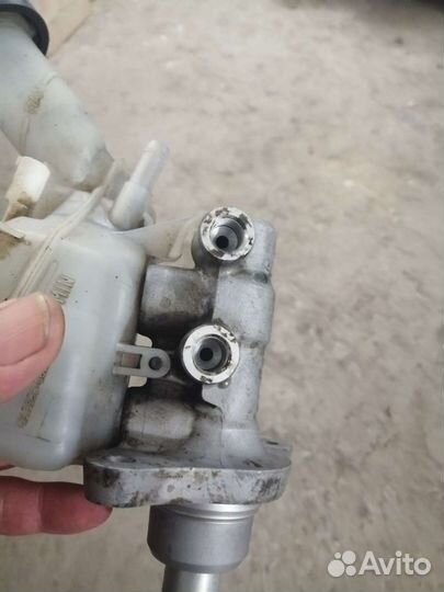 Главный тормозной цилиндр mitsubishi lancer х