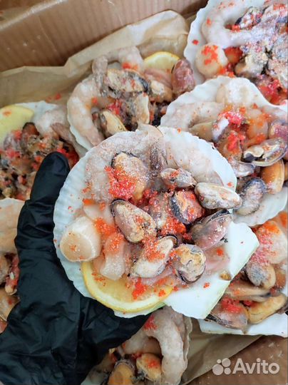 Морепродукты на полустворке